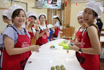 Phụ nữ làm việc nhà: nghề “hot” ở Nhật Bản