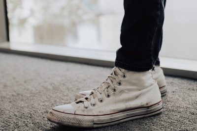 Cách làm sạch giày converse trắng nhanh chóng, không còn vết bẩn