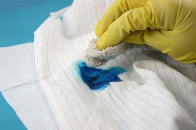 Cách tẩy vết mực trên quần áo hiệu quả tức thì mẹ nào cũng nên biết