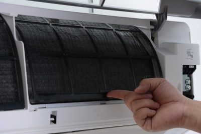 Vệ sinh máy lạnh để phòng tránh bệnh cho gia đình