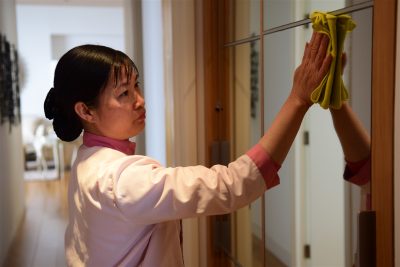 Có nên thuê giúp việc nhà theo giờ không?