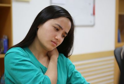 Những tư thế ngồi giúp dân công sở tránh đau vai gáy