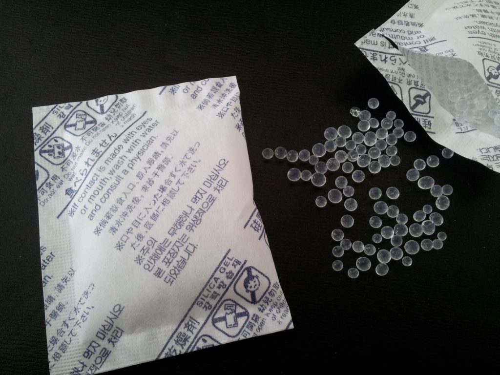 công dụng của gói hút ẩm