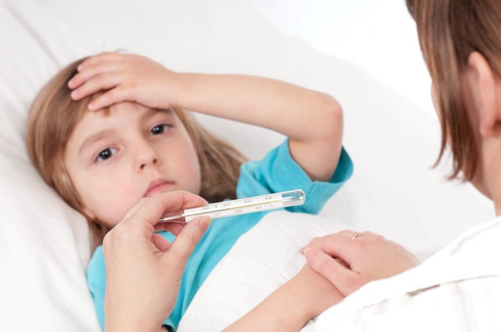 Mẹo chữa bệnh cho trẻ bị sốt bằng lá hẹ