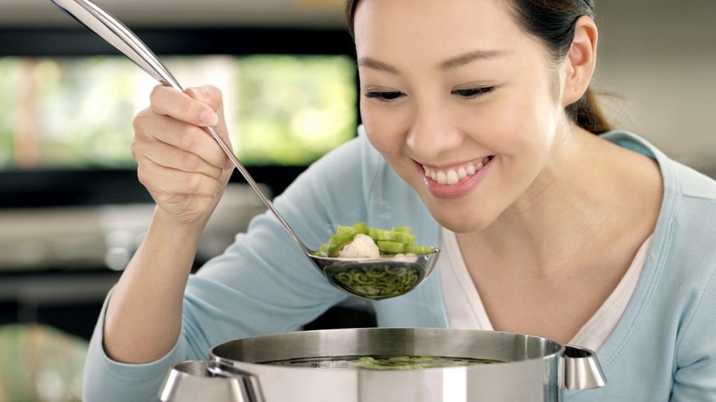 cách khắc phục món ăn bị mặn