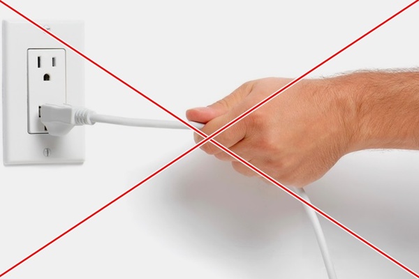 lưu ý khi sử dụng ổ cắm, phích điện