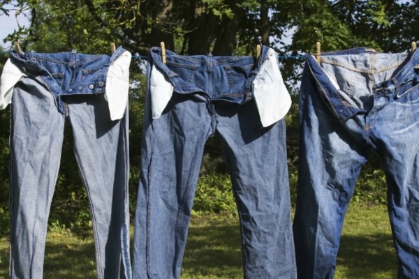 Mẹo giặt quần áo không ra màu bạn nên biết – bTaskee