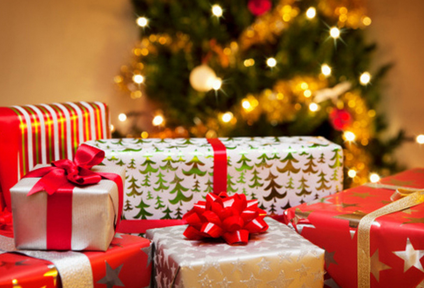 Mùa Giáng sinh đến rồi, hãy chuẩn bị cho những món quà đầy ý nghĩa và hút mắt. Click vào hình ảnh để khám phá các tùy chọn quà tặng Giáng sinh độc đáo và tuyệt vời dành cho người thân của bạn.