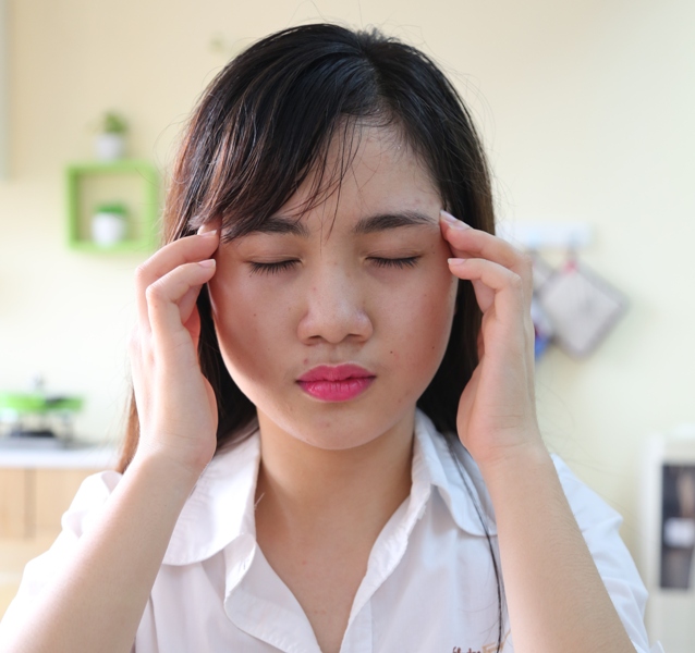 Đau đầu, chóng mặt và buồn nôn là những triệu chứng đầu tiên khi tiếp xúc với nồng độ dung môi Perc lớn