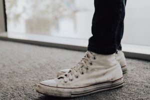 cách làm sạch giày converse trắng