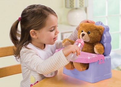 Cho con chơi gấu bông nhất định phải biết những mẹo vệ sinh gấu bông này