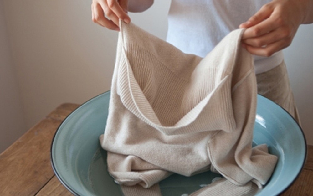 Cách giặt áo len