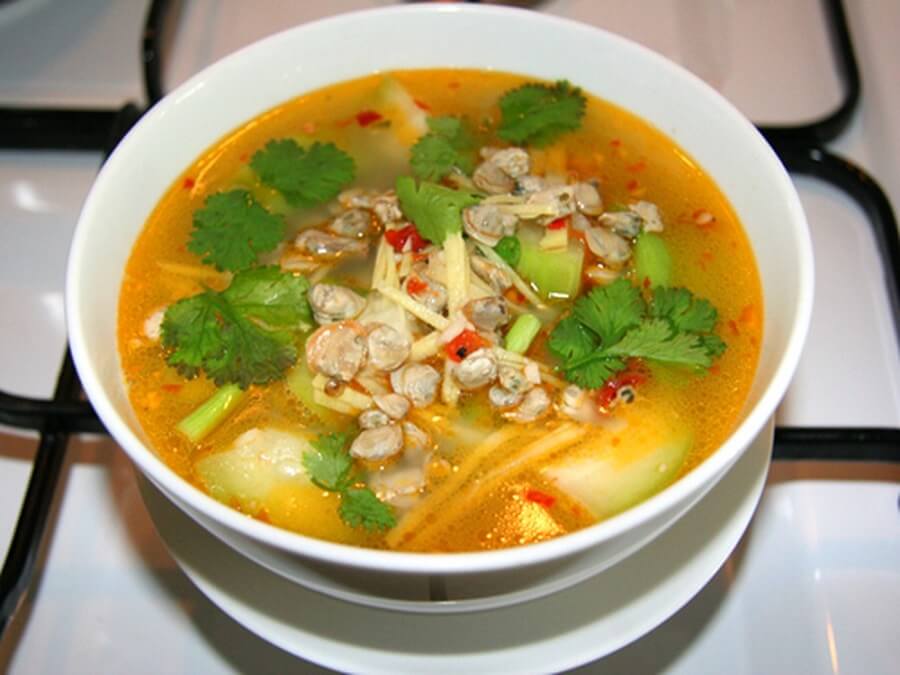 canh-hen-nau-chua-central-vietnam-food