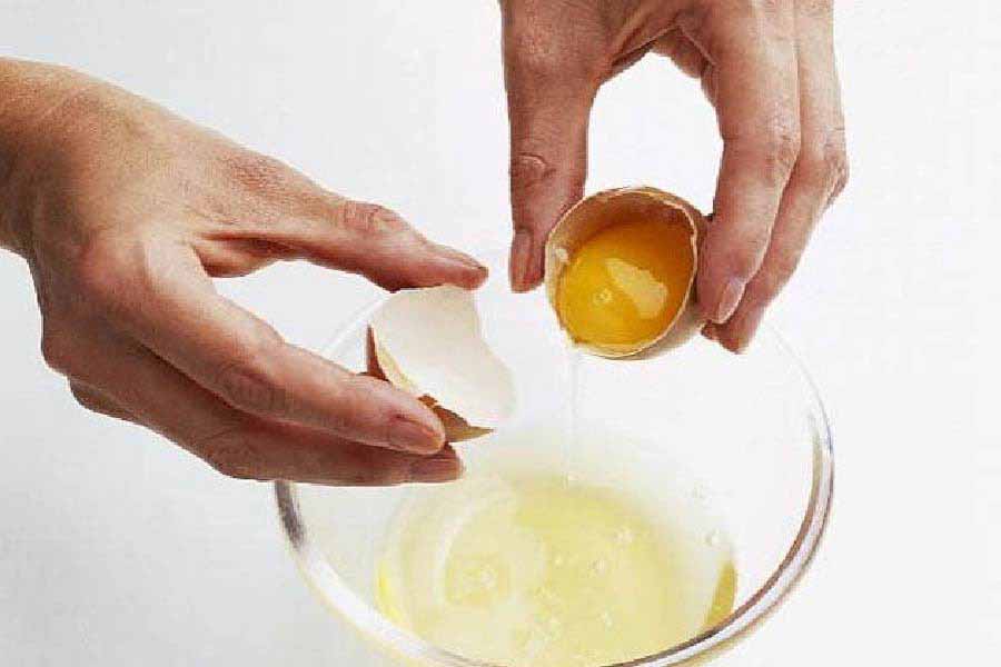 trứng gà là nguyên liệu rửa mặt với bia