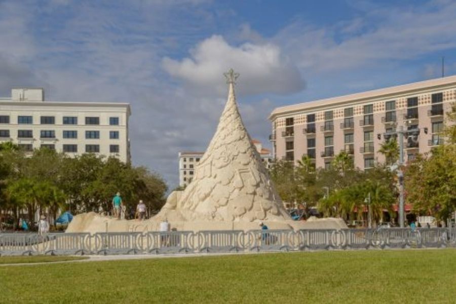 cây thông Noel làm từ 700 tấn cát