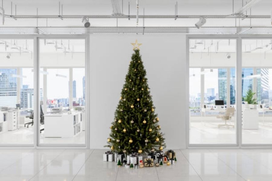 Cách trang trí văn phòng với cây thông Noel