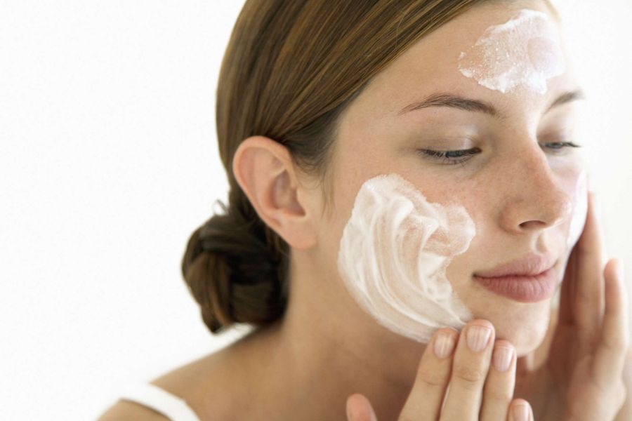 Chú ý thời gian hợp lý để bôi kem dưỡng ẩm sau khi dùng retinol
