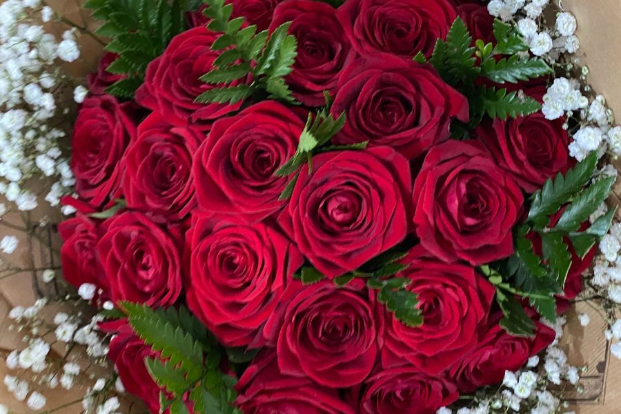 Tặng vợ yêu những lời chúc ngọt ngào kèm bó hoa tươi 