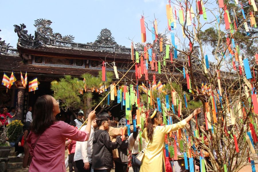 Hái lộc đầu năm